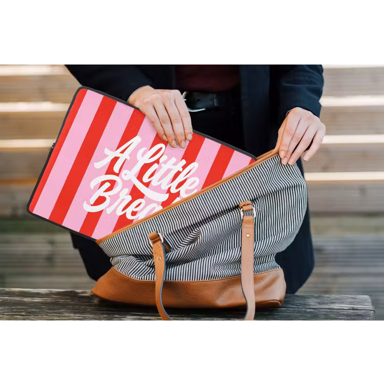 A Little Break - Strepen - Rood - Roze laptophoes neopreen klein -tas