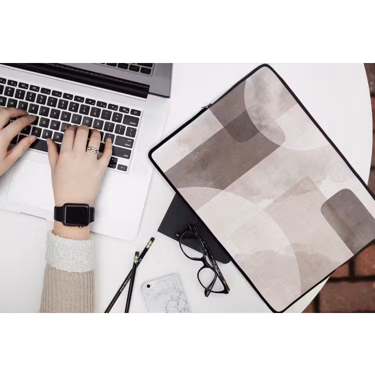 Laptop Sleeve - Abstract Shapes - Beige - Abstracte vormen - Beige laptophoes neopreen klein