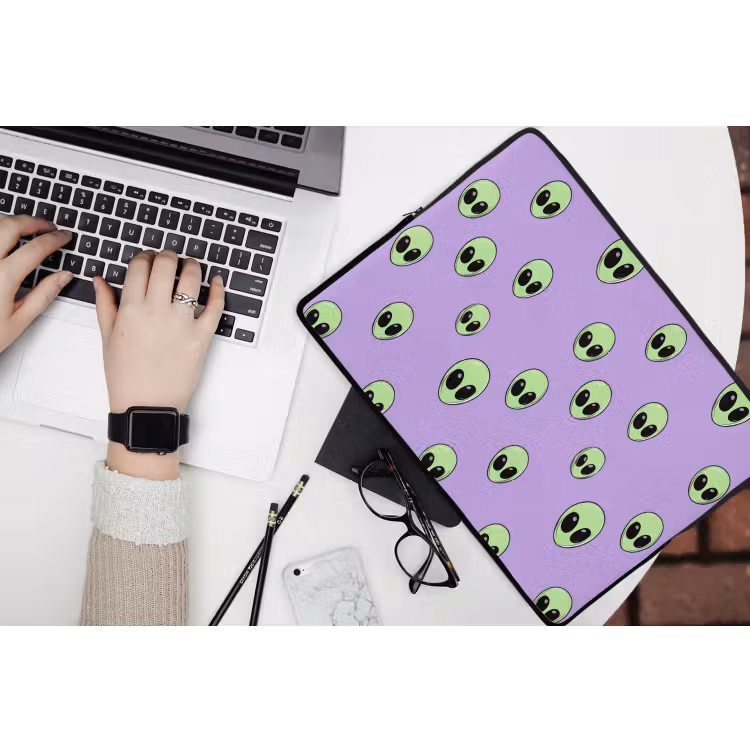 Alien - Retro - Lila laptophoes neopreen klein 279 -bureau