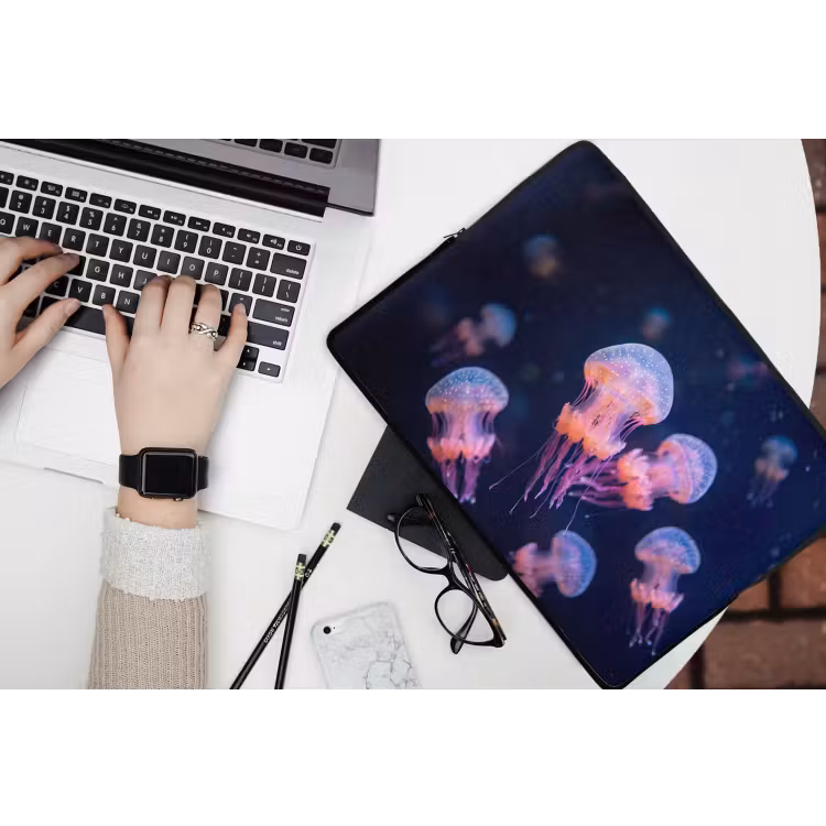 Dier - Onderwater - Natuur - Roze - Mysterieus laptophoes neopreen klein -bureau
