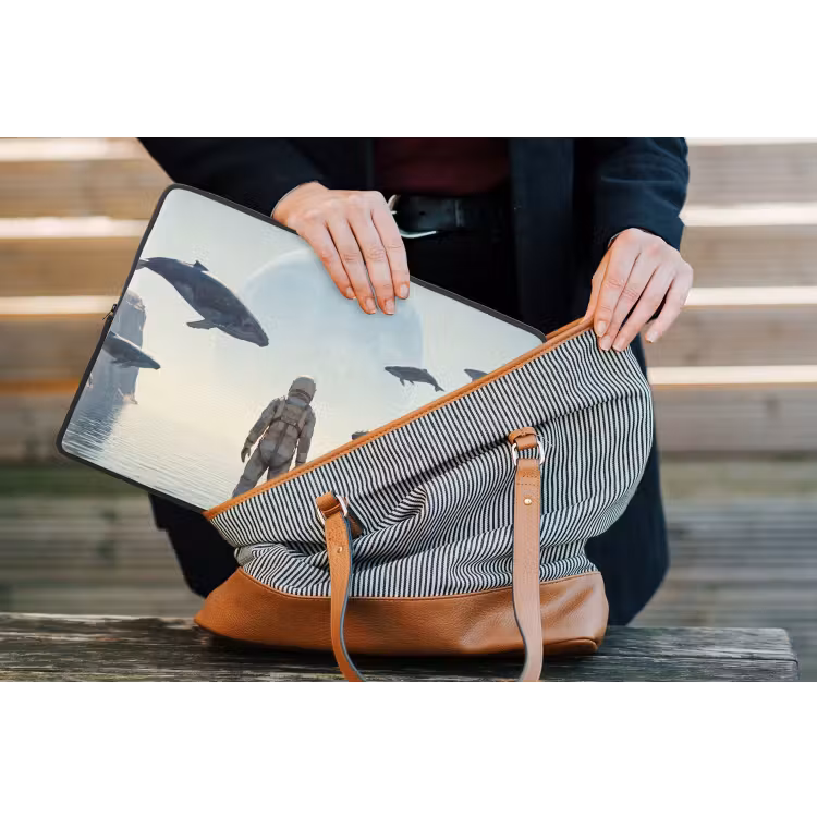 Laptop Sleeve - Astronaut - Whale - Fantasy - Ruimtevaarder - Walvis - Fantasie laptophoes neopreen klein