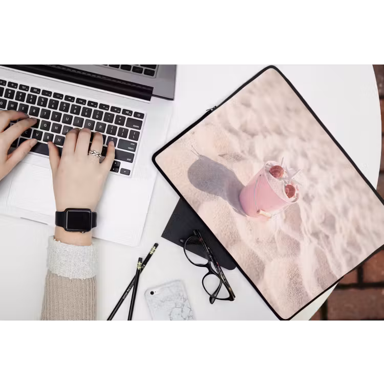 Strand - Schelpen - Zomer - Roze - Decoratie laptophoes neopreen klein -bureau