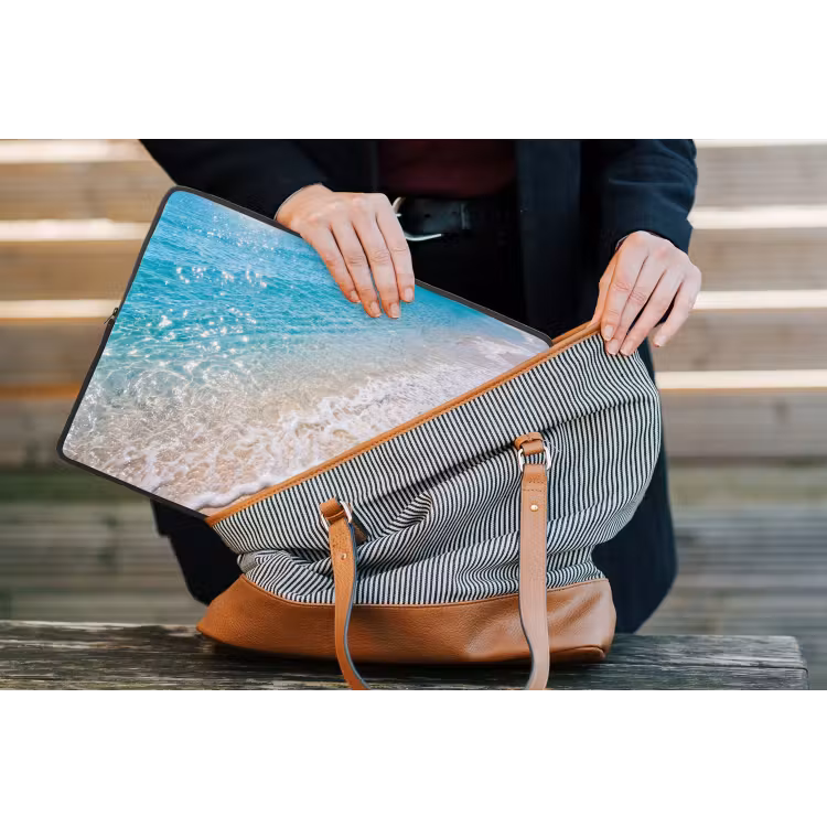 Strand - Water - Natuur - Blauw - Beige laptophoes neopreen klein -tas