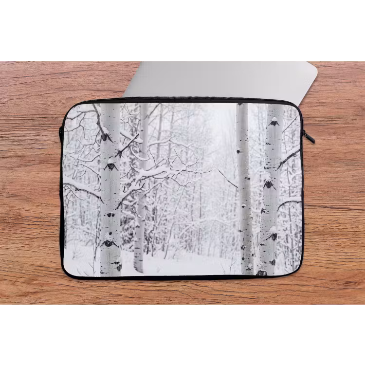 Berkenbomen - Sneeuw - Winter - Bos - Wit laptophoes neopreen klein -tafel