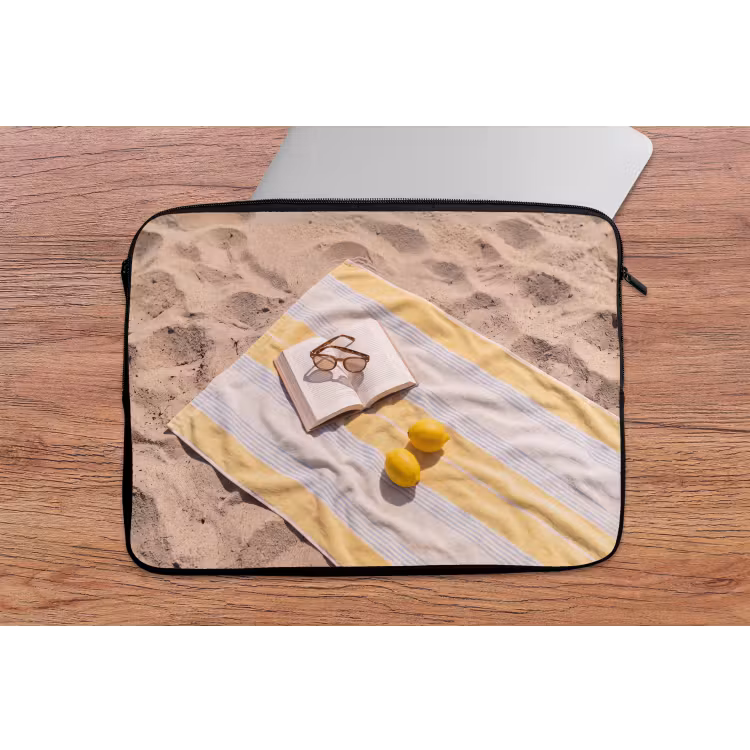 Boek - Zonnebril - Strand - Zomer - Geel laptophoes neopreen klein -tafel