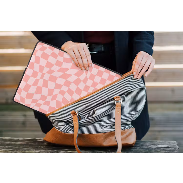 Hokjes patroon - Roze - Golvende lijnen laptophoes neopreen klein -tas