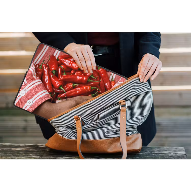 Laptop Sleeve - Chili Peppers - Red - Hands - Chilipepers - Rood - Handen laptophoes neopreen klein