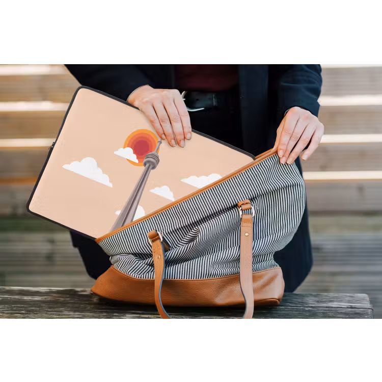 Stad - Gebouw - Architectuur - Retro - Oranje laptophoes neopreen klein -tas