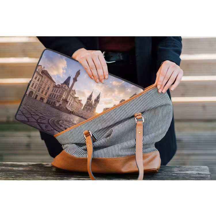 Stad - Praag - Ochtend - Architectuur - Goud laptophoes neopreen klein -tas