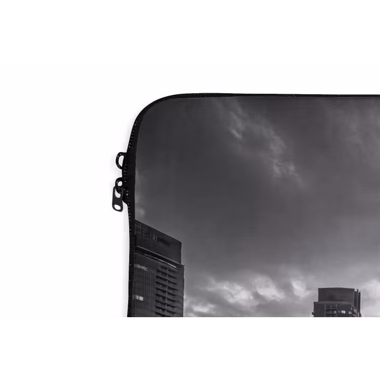 Stad - Skyline - Architectuur - Avond - Zwart-wit laptophoes neopreen klein -detail