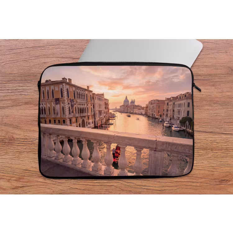 Stad - Venetië - Kanaal - Zonsopgang - Architectuur - Goud laptophoes neopreen klein -tafel
