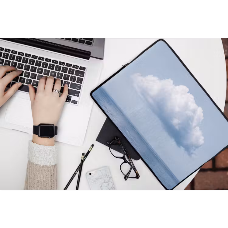 Laptop Sleeve - Cloud - Rain - Nature - Wolk - Regen - Natuur laptophoes neopreen klein