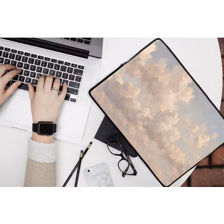 Wolken - Zacht - Natuur - Klassiek - Beige laptophoes neopreen klein -bureau