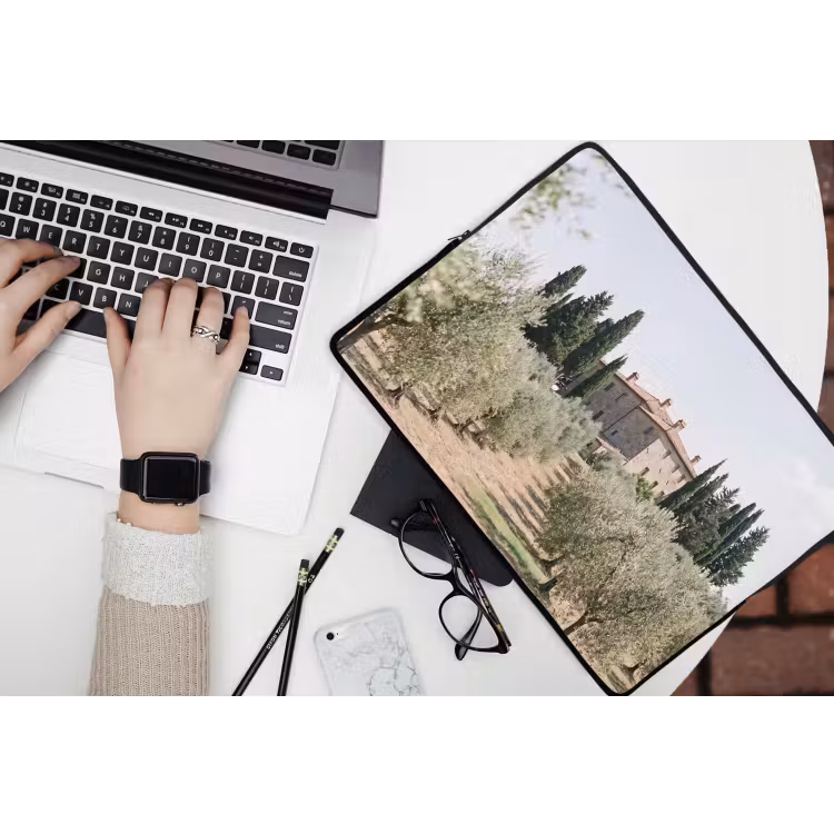Laptop Sleeve - Country house - olive tree - orchard - Landhuis - olijfboom - gaard laptophoes neopreen klein
