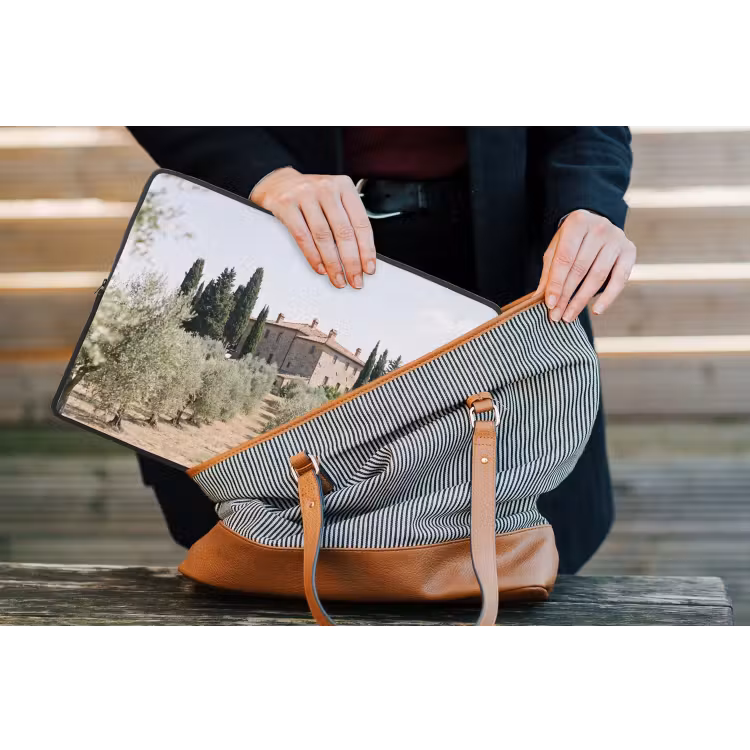 Laptop Sleeve - Country house - olive tree - orchard - Landhuis - olijfboom - gaard laptophoes neopreen klein