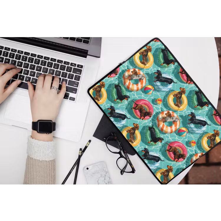 Teckels - Zwembad - Kleurrijk laptophoes neopreen klein 279 -bureau