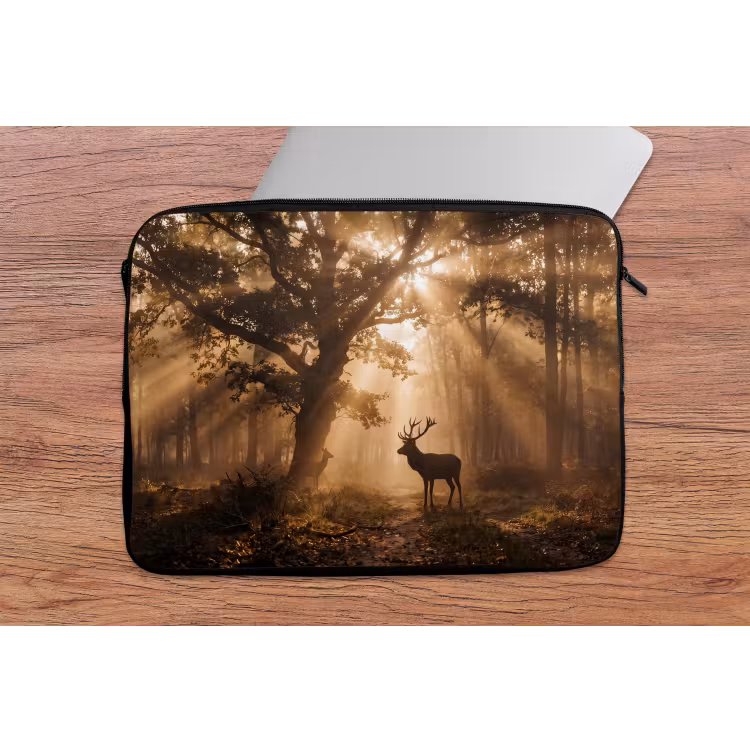 Hert - Bos - Mistig - Natuur - Goud laptophoes neopreen klein -tafel