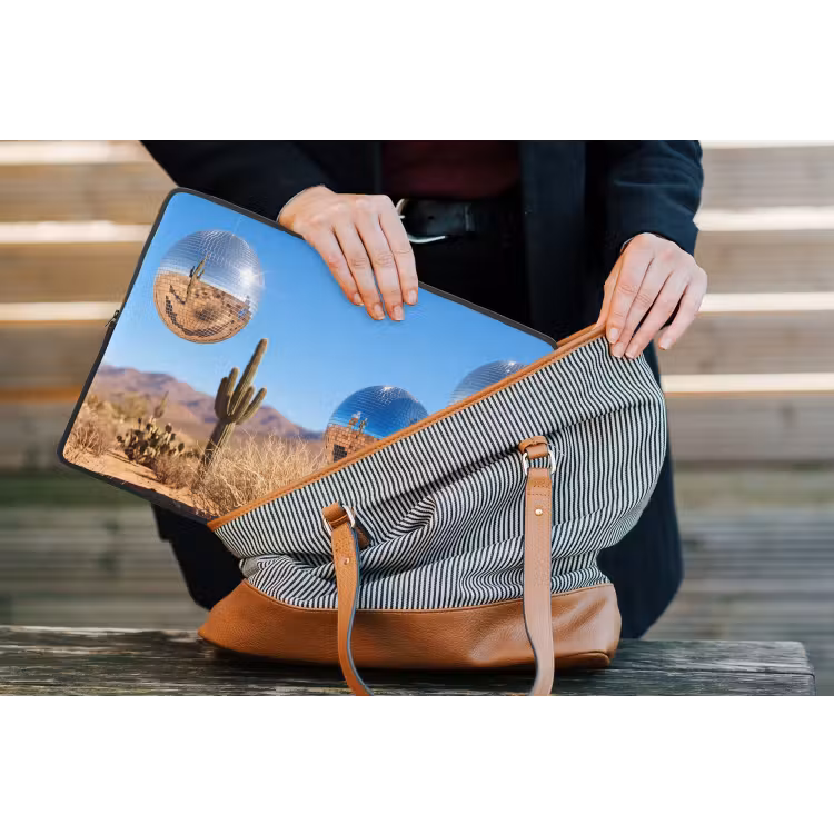 Laptop Sleeve - Desert - Mirror Ball - Art - Woestijn - Spiegelbal - Kunst laptophoes neopreen klein