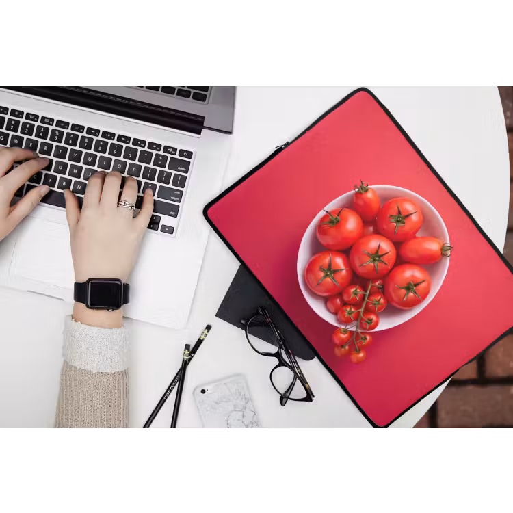 Laptop Sleeve - Dinner Plate - Red - Eten - Kom - Rood laptophoes neopreen klein