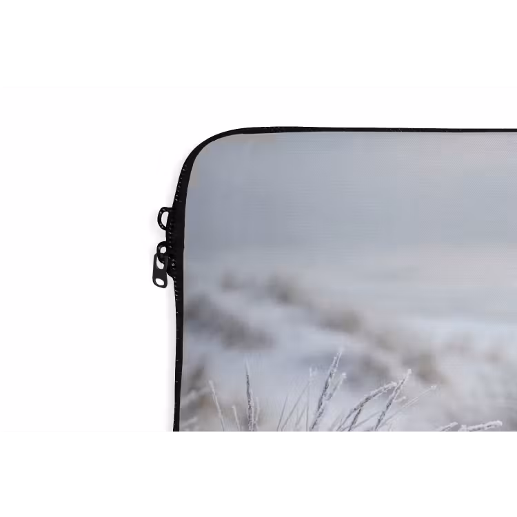 Duinen - Sneeuw - Strand - Winter - Serene laptophoes neopreen klein -detail