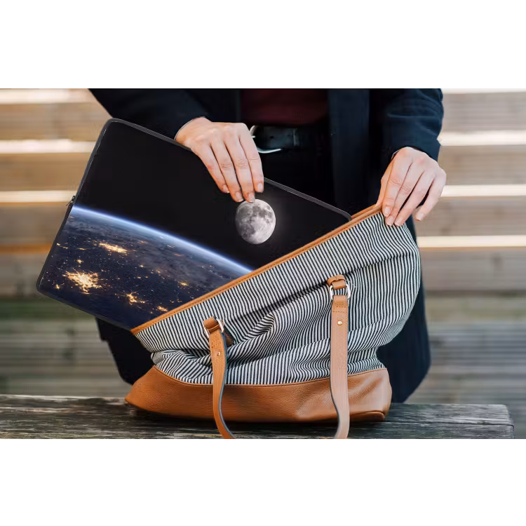 Laptop Sleeve - Earth - Night - Space - Aarde - Nacht - Ruimte laptophoes neopreen klein