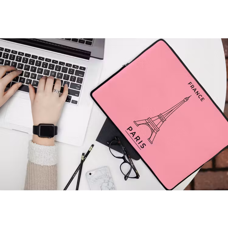 Eiffeltoren - Parijs - Architectuur - Minimalistisch - Roze laptophoes neopreen klein -bureau