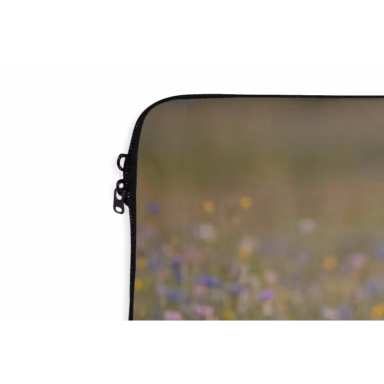 Ooienvaar - Bloemen - Weide - Kleurrijk laptophoes neopreen klein -detail