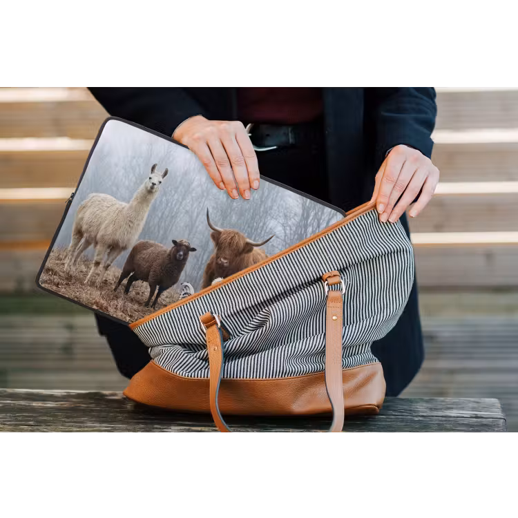 Boerderijdieren - Groep - Mist - Natuur - Rustiek laptophoes neopreen klein -tas