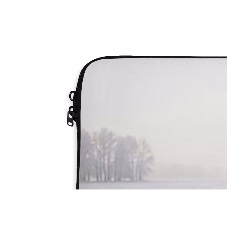 Hek - Sneeuw - Mist - Platteland - Nostalgisch laptophoes neopreen klein -detail
