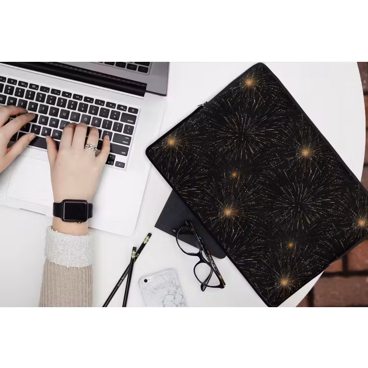 Vuurwerk - Patroon - Feestelijk - Goud - Zwart laptophoes neopreen klein 279 -bureau