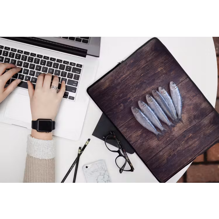 Laptop Sleeve - Fish - Wood - Food - Vis - Hout - Eten laptophoes neopreen klein