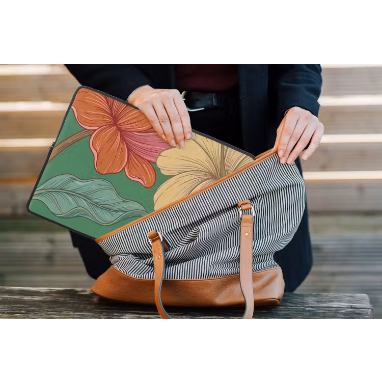 Laptop Sleeve - Flowers - Greenery - Illustration - Bloemen - Groen - Illustratie laptophoes neopreen klein