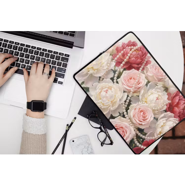 Bloemen - Parels - Romantiek - Klassiek - Roze laptophoes neopreen klein -bureau