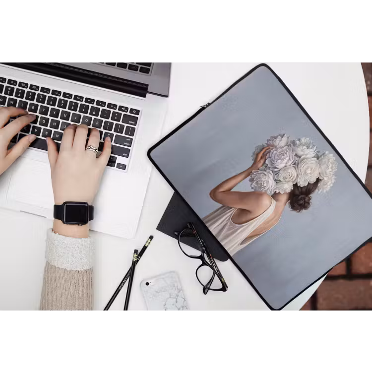 Bloemen - Vrouw - Wit laptophoes neopreen klein -bureau