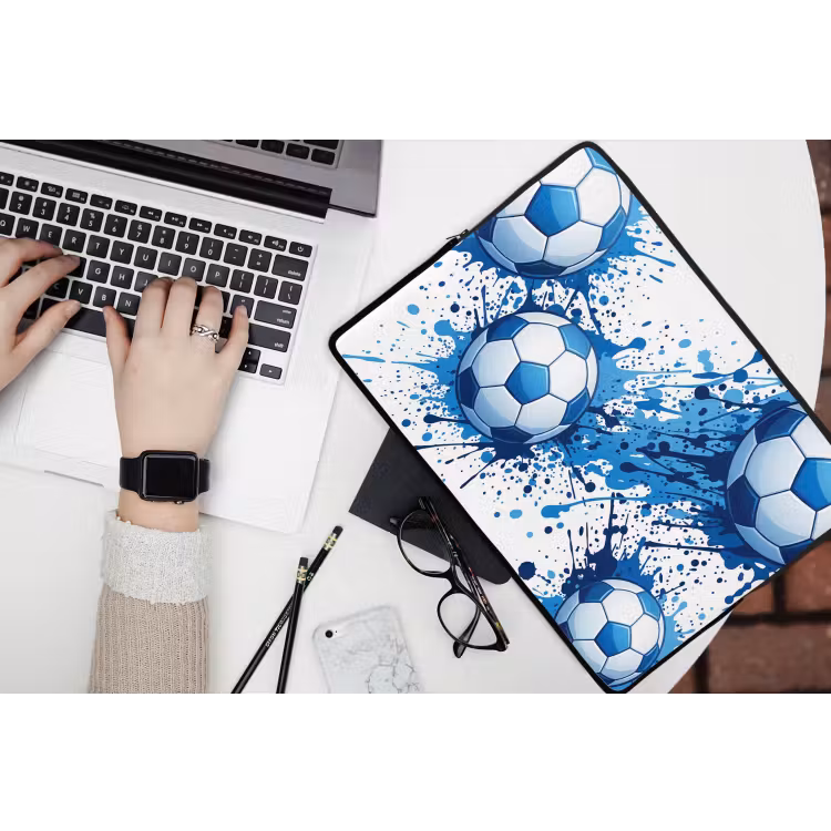 Voetballen - Verf - Sport - Blauw laptophoes neopreen klein -bureau