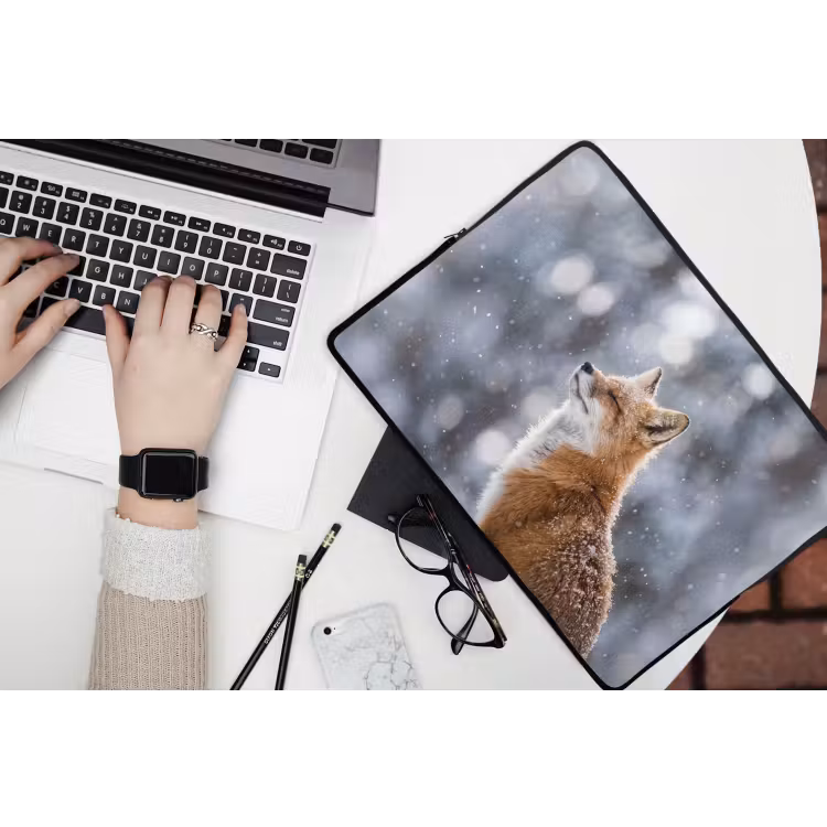 Vos - Sneeuwval - Portret - Winter - Sfeervol laptophoes neopreen klein -bureau