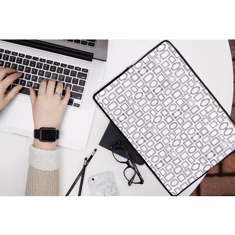 Lijsten - Patroon - Decoratie - Schets - Zwart-wit laptophoes neopreen klein -bureau