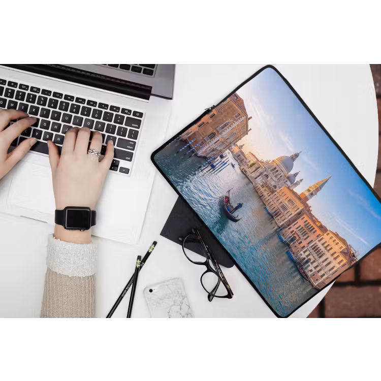 Gondel - Venetië - Kanaal - Stadsgezicht - Avondlicht laptophoes neopreen klein -bureau