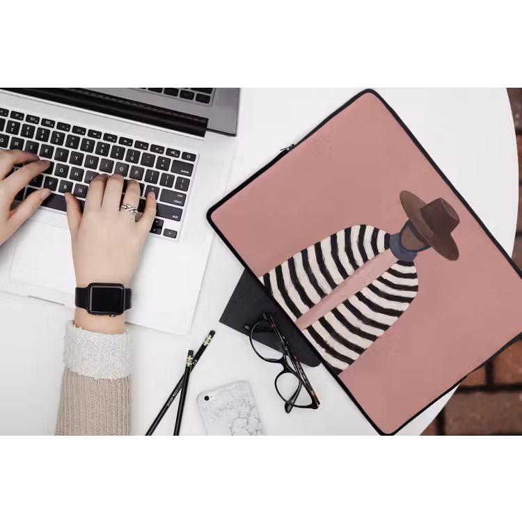 Grafisch - Vrouw - Roze laptophoes neopreen klein -bureau