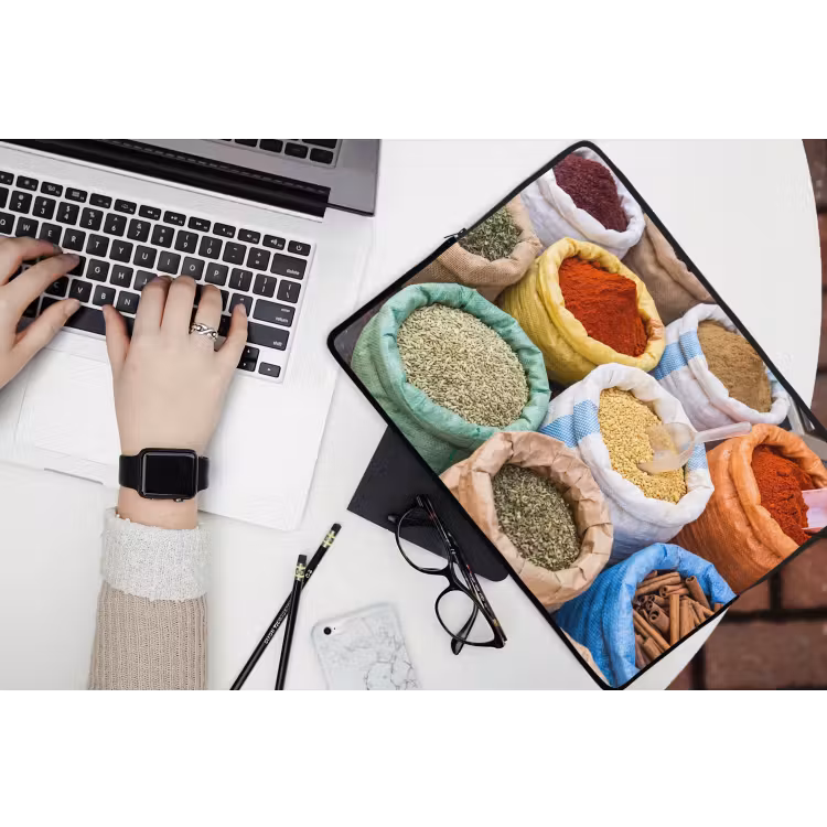 Laptop Sleeve - Herbs - Bags - Market - Kruiden - Zakken - Markt laptophoes neopreen klein