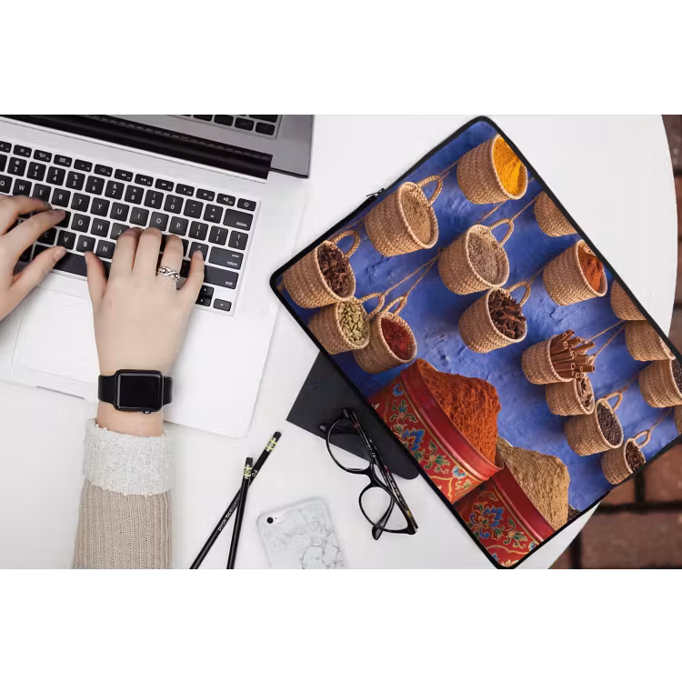 Laptop Sleeve - Herbs - Baskets - Market - Kruiden - Manden - Markt laptophoes neopreen klein