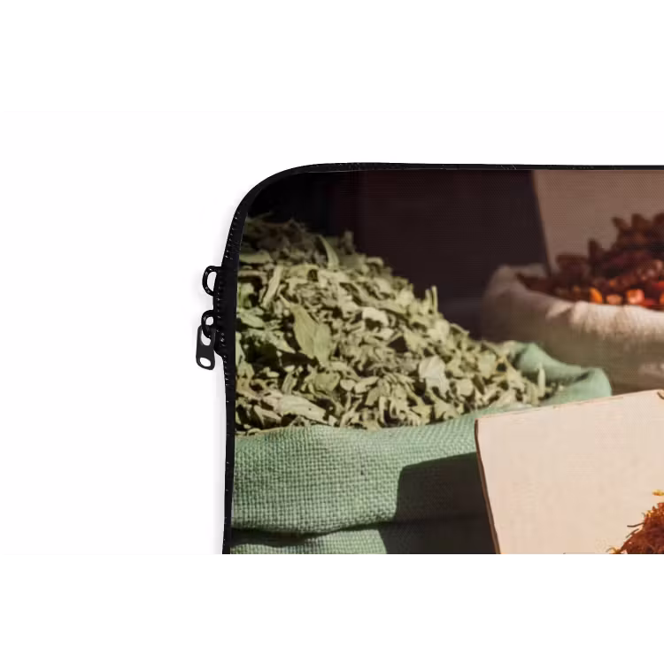 Laptop Sleeve - Herbs - Market - Colorful - Kruiden - Markt - Kleurrijk laptophoes neopreen klein