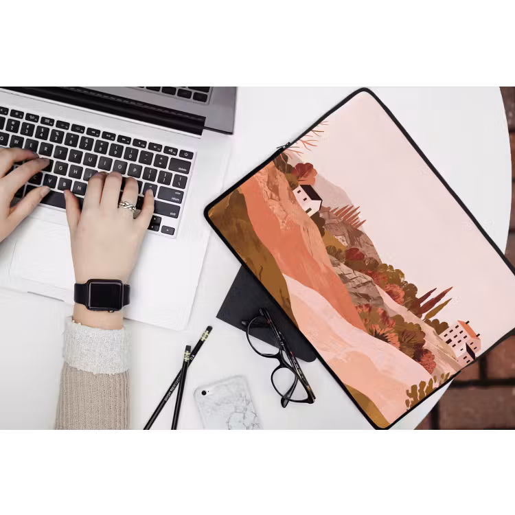 Heuvellandschap - Grafisch - Terracotta laptophoes neopreen klein -bureau