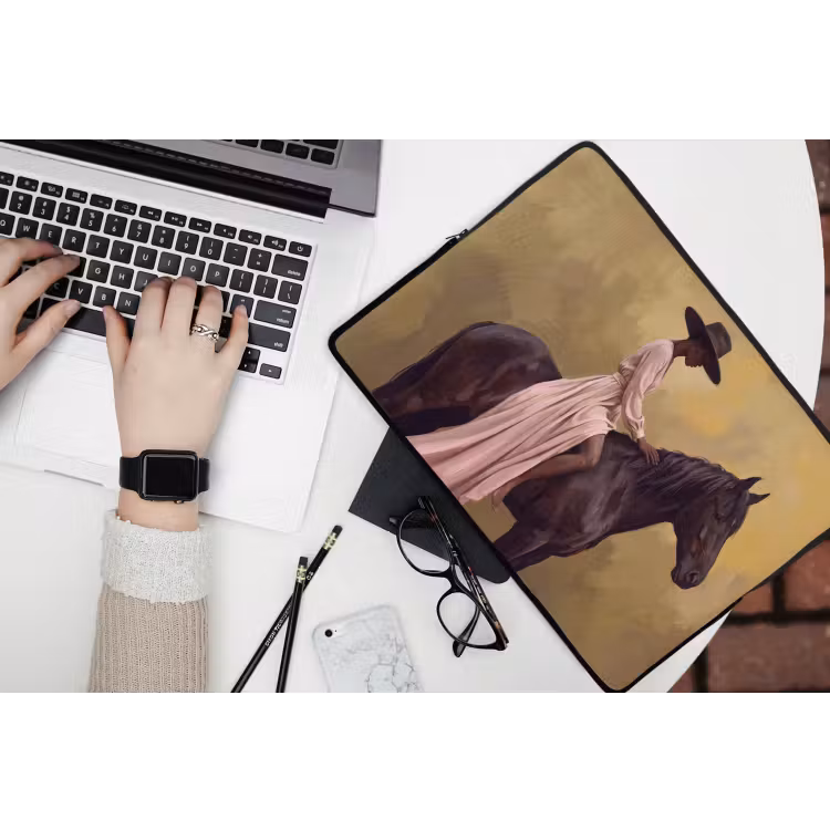 Paard - Klassiek - Oker laptophoes neopreen klein -bureau
