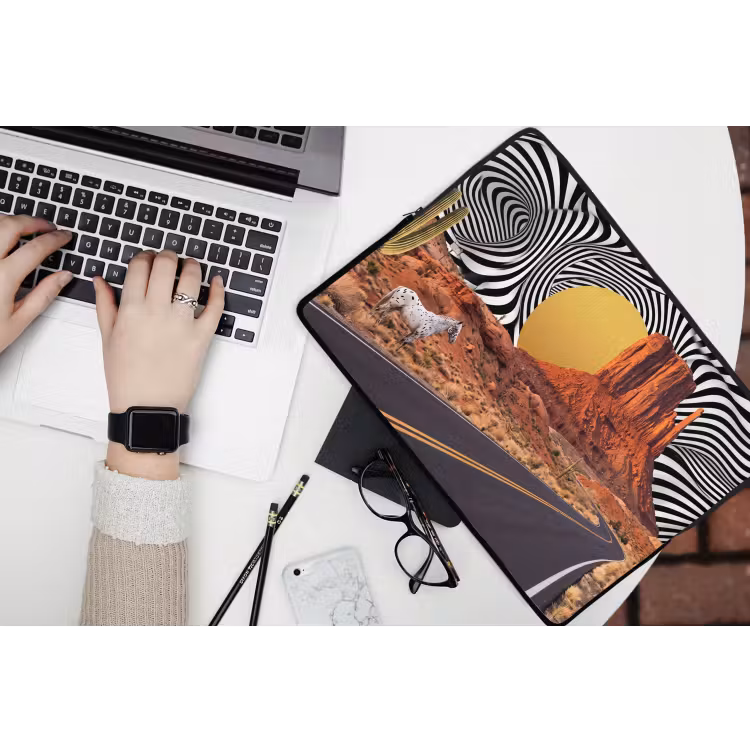 Laptop Sleeve - Horse - Desert - Nature - Paard - Woestijn - Natuur laptophoes neopreen klein
