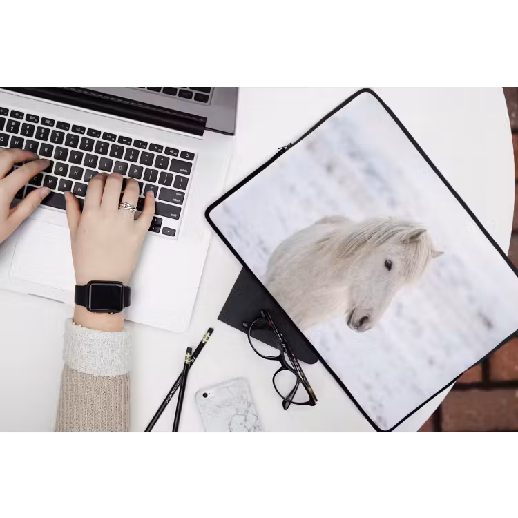 Paard - Kop - Winter - Dieren - Wit laptophoes neopreen klein -bureau