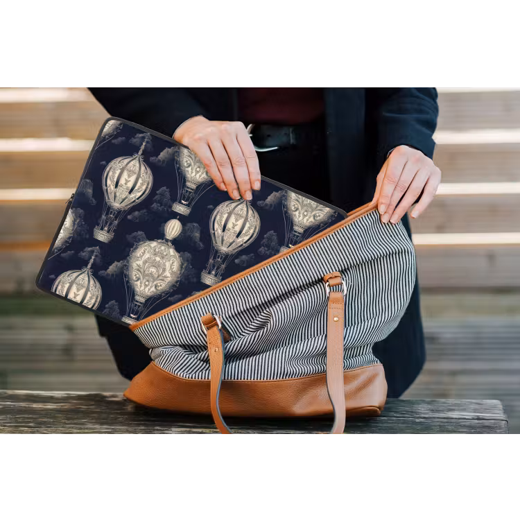 Luchtballonnen - Wolken - Patroon - Donkerblauw laptophoes neopreen klein 279 -tas