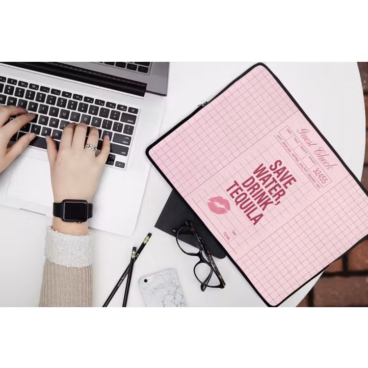Humor - Drank - Tekst - Roze laptophoes neopreen klein -bureau