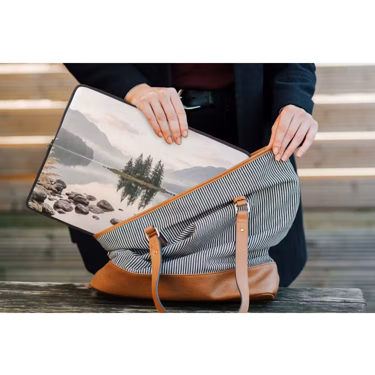Meer - Bergen - Landschap - Groen laptophoes neopreen klein -tas
