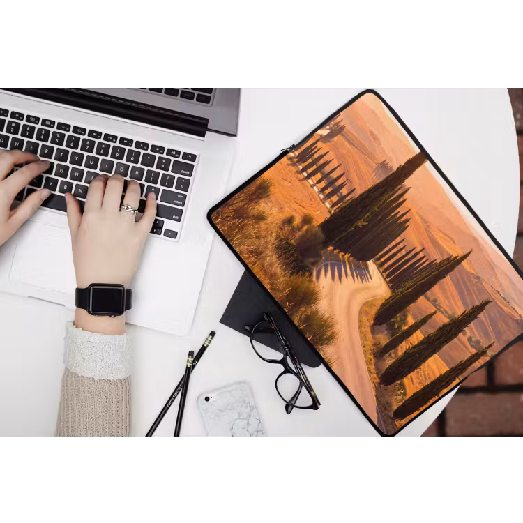 Landschap - Weg - Bomen - Natuur - Goud laptophoes neopreen klein -bureau